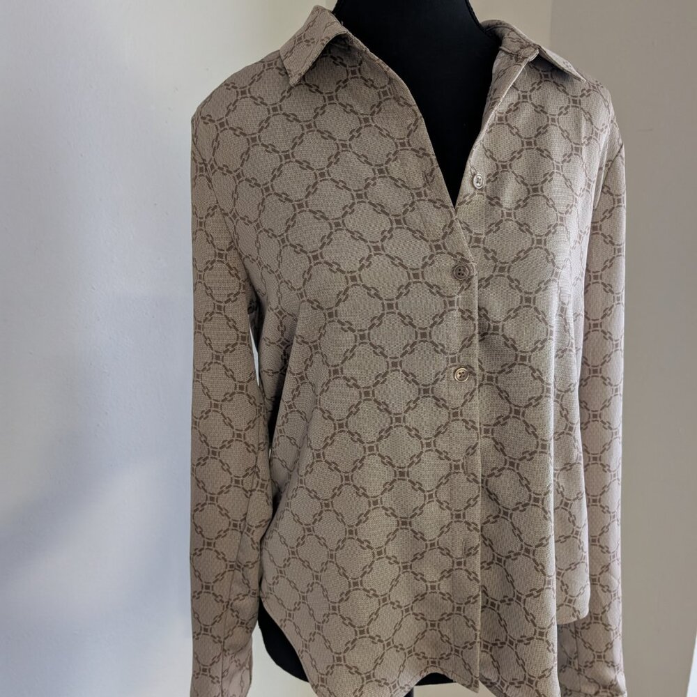 Design Button Up - Picture 2 of 3
